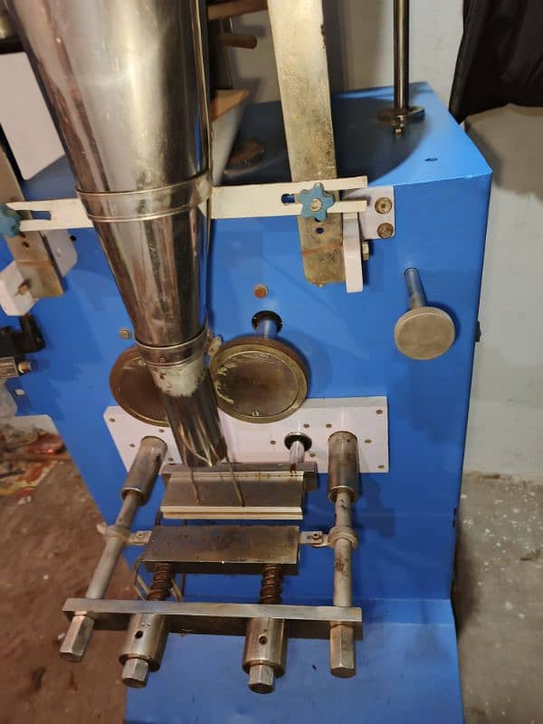 Auto Packing Machine For Surf Salt Rice Spices Nimko Slanty  etc 4