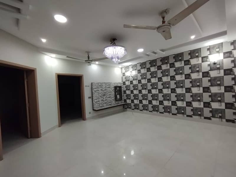 BRAND NEW 1 KANAL UPPER PORTION HOUSE FOR RENT IN BAHRIA TOWN LAHORE 0