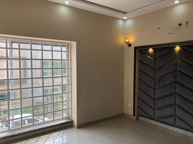 BRAND NEW 10 MARLA UPPER HOUSE FOR RENT IN BAHRIA TOWN LAHORE 8