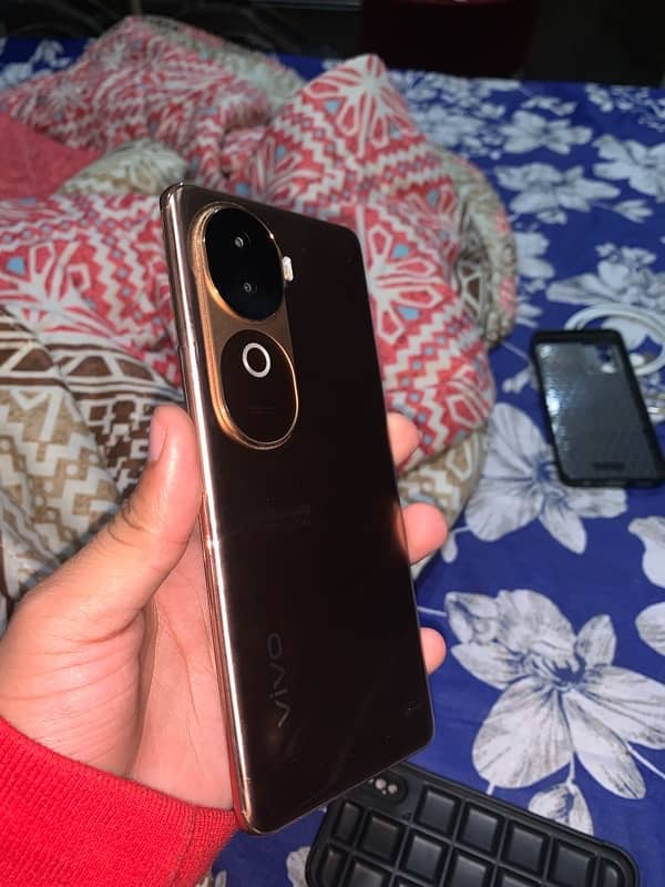 Vivo v40 e 1