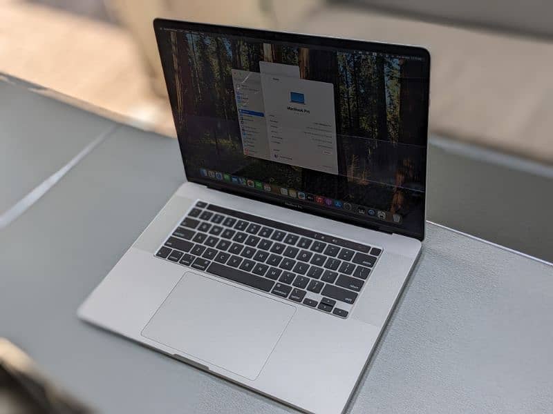 Apple MacBook pro 2019 Touch Bar i7 10