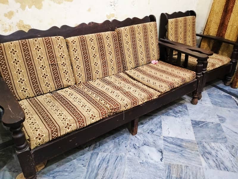 5 seater old sofa 1