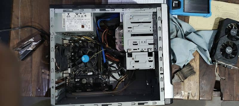 Intel core I5 8 gen with 16GB Ram and LCD 7