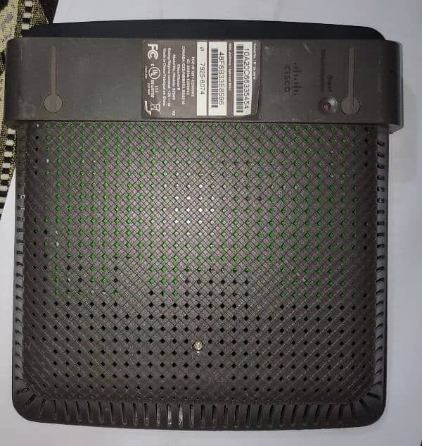 Cisco E2500 Wireless Router - Excellent Used Condition, Affordable 1