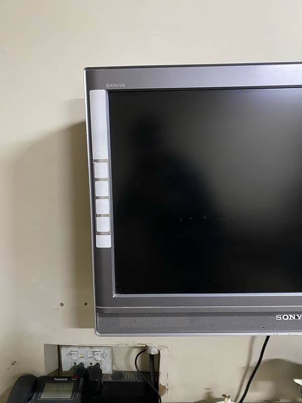 Sony Bravia LCD (32 Inch) 1