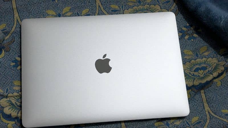 MacBook pro 2018 i7 16/256 0