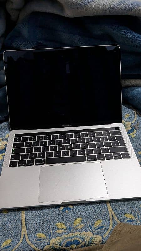 MacBook pro 2018 i7 16/256 3