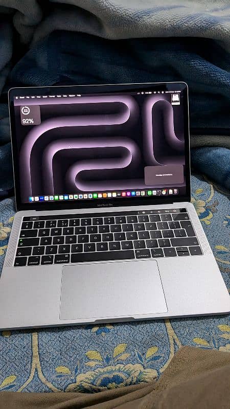 MacBook pro 2018 i7 16/256 4