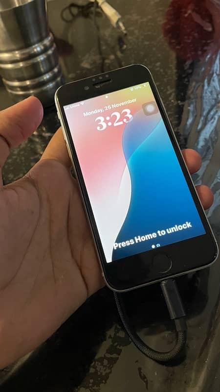 iphone se 2020 64gb pta approved 10/9 condition 83 health original 5