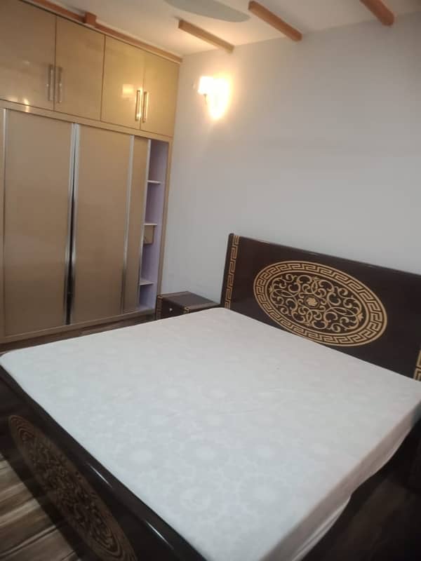 1 KANAL BEAUTIFUL UPPER PORTION FOR RENT IN MODEL TOWN 0