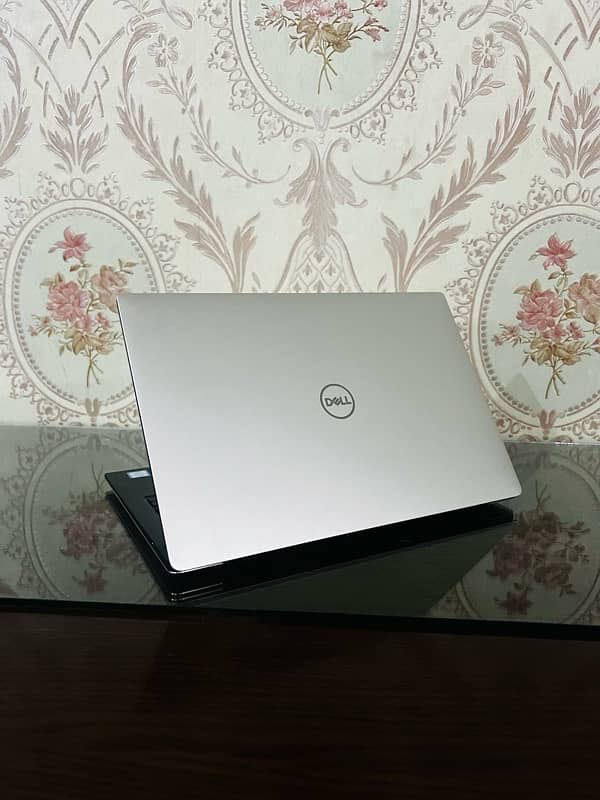 DELL XPS 9370 | core i5 8th generation | 13.5' FHD bezel less display 3