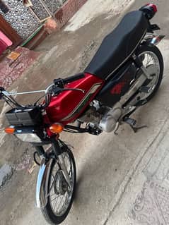 honda 125 red color