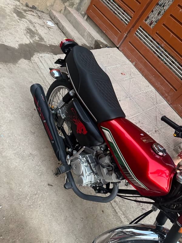 honda 125 red color 2