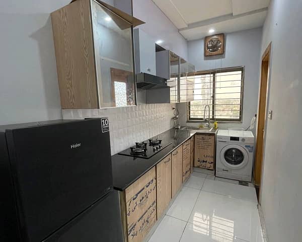 750 Square Feet Flat For rent In Muslim Town 4