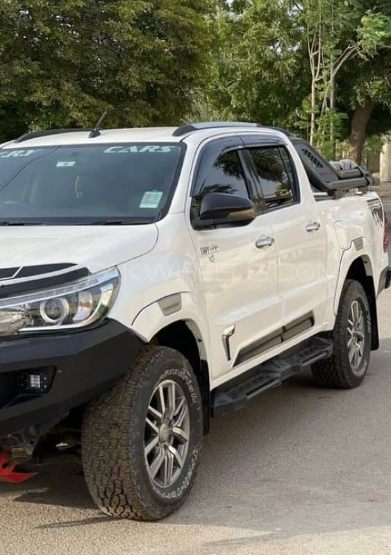 Toyota Hilux 2017 patrol 4000cc 1