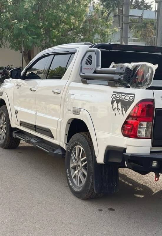 Toyota Hilux 2017 patrol 4000cc 3