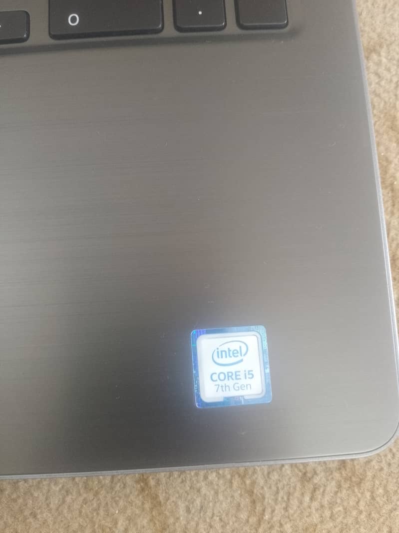 Dell vostro laptop core i5 7th generation 10/10 condition 9