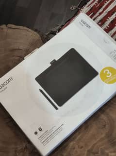 Wacom Intuos (M) (original box and pencil tips)