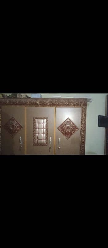 almari 3door, king size bed with side table, dewider hai, singar maiz 1