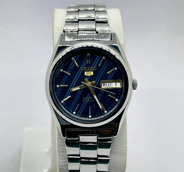 seiko brand new almost scatchless condition Whatsap 03264565544 0