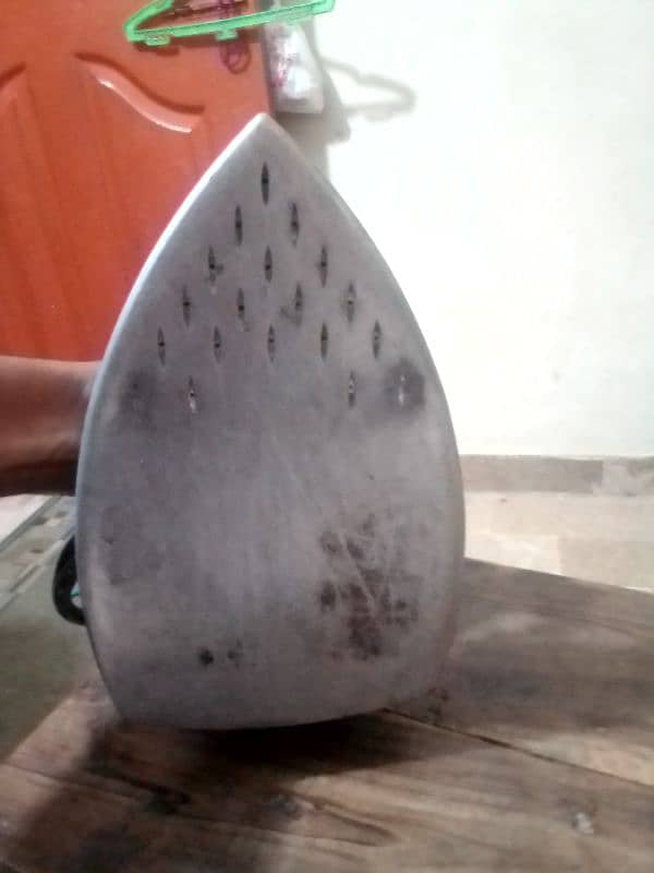 steam iron bilkul ok hai purani or paidaar hai 3