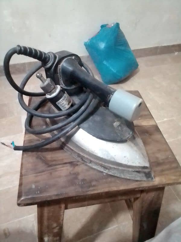 steam iron bilkul ok hai purani or paidaar hai 4