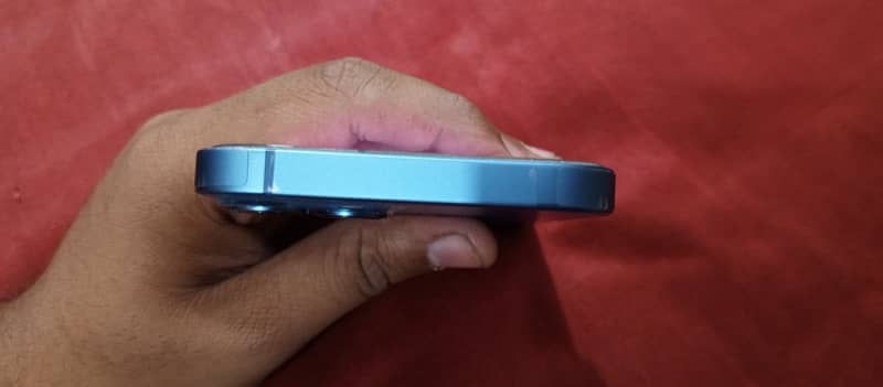 iPhone 13 jv non pta 10by10 128gb & sparx neo 6 is in warranty. 3