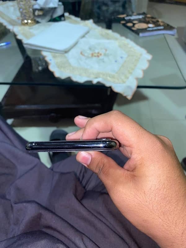 iphone xs max 4