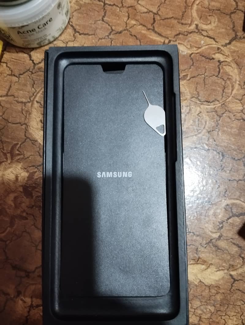 Samsung Galaxy S20+ With Box 6