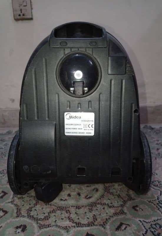 vacuum cleaner ( Midea ) 4