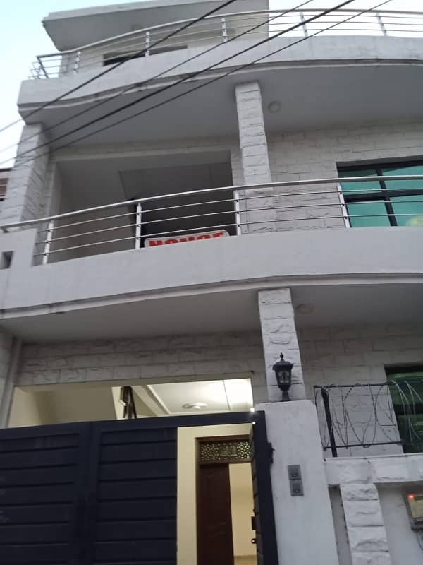 Vip Dubel Uenit Huse For Sale Near Muiaz Street Near Scame 3 Rwp 1