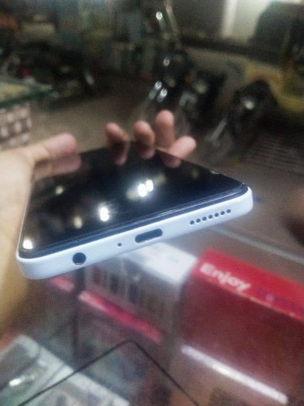 techno camon 19 neo panel change h baqi all ok h sirf mobile h 6+128 h 3