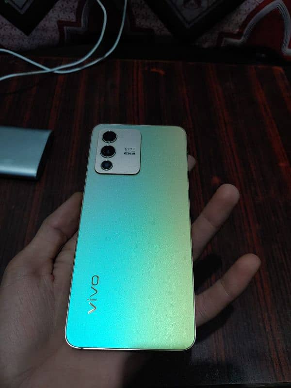 vivo v 23 5G . with box charge janvan 1