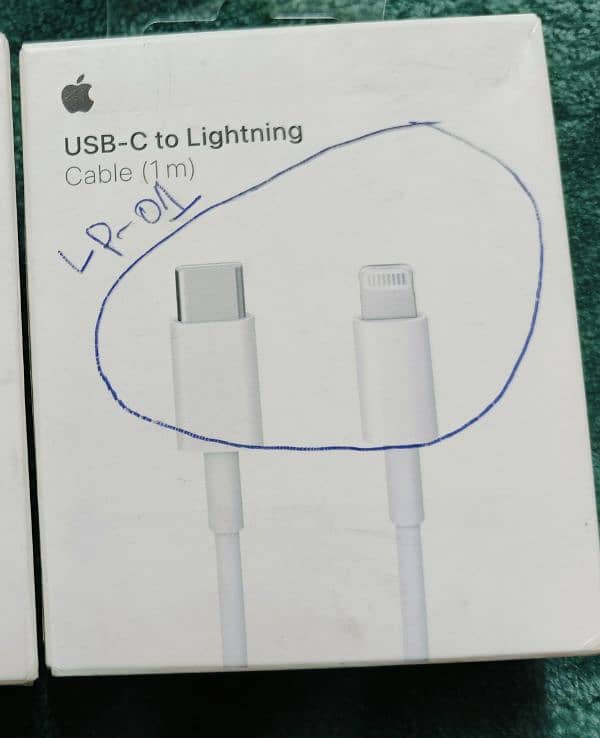 USB-C to Lightning Cable (1 m) 0