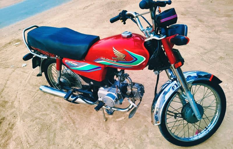 Honda CD70 2017 Sahiwal Golden Number Lush Condition 3