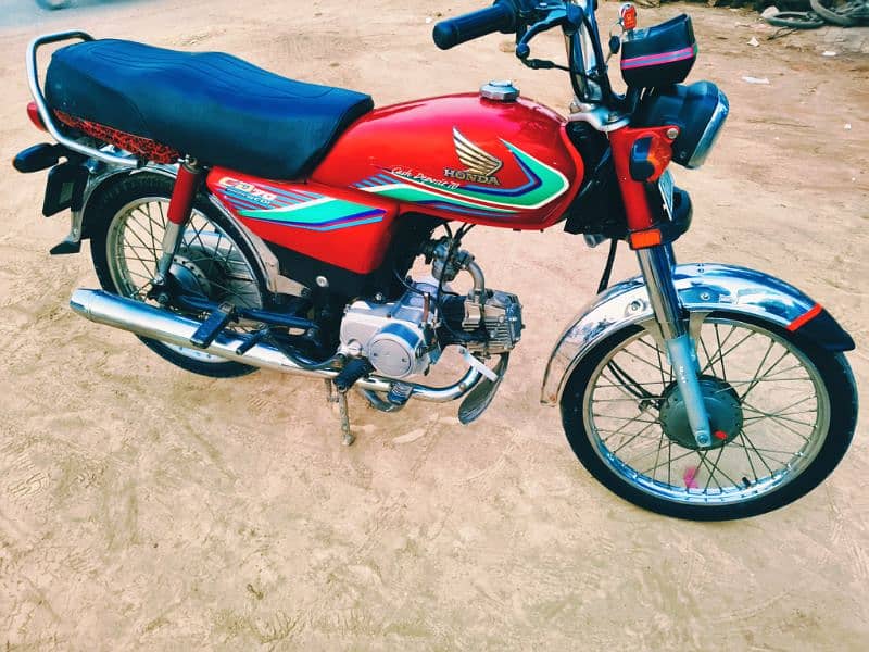 Honda CD70 2017 Sahiwal Golden Number Lush Condition 4