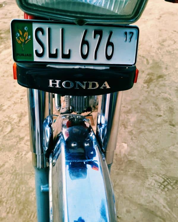 Honda CD70 2017 Sahiwal Golden Number Lush Condition 5