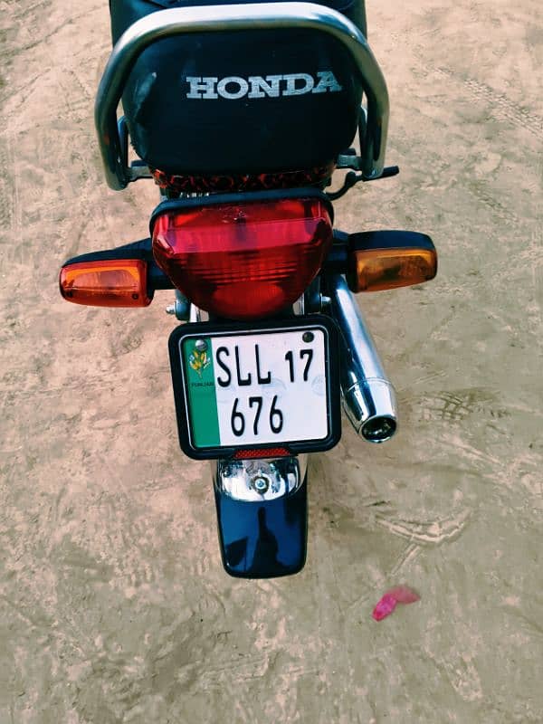 Honda CD70 2017 Sahiwal Golden Number Lush Condition 6