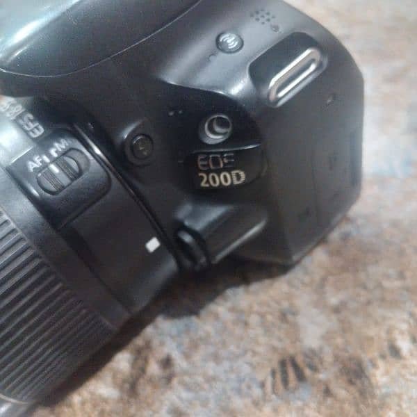 canon 200d with kit lens 0