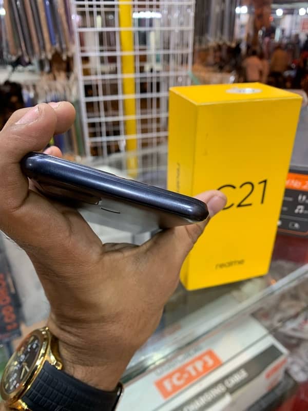 Realme C21 5