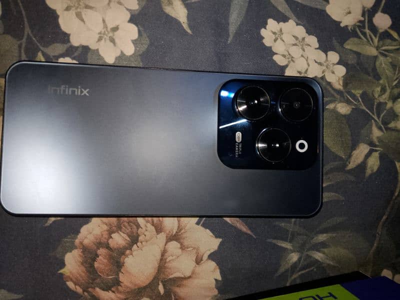 INFINIX HOT 40 PRO 4