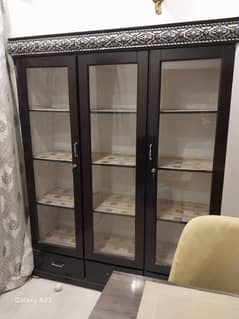 Wooden showcase in excellent condition