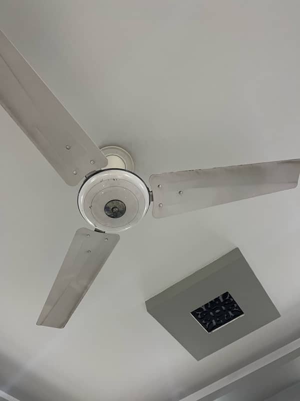 GFC ceiling fans in good condition 1