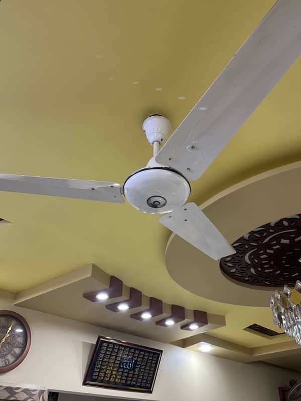 GFC ceiling fans in good condition 2