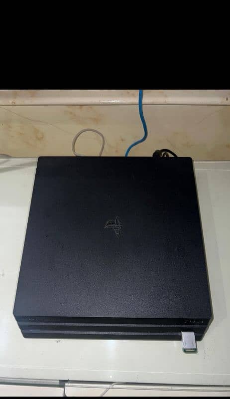 PS4 PRO 1TB 3