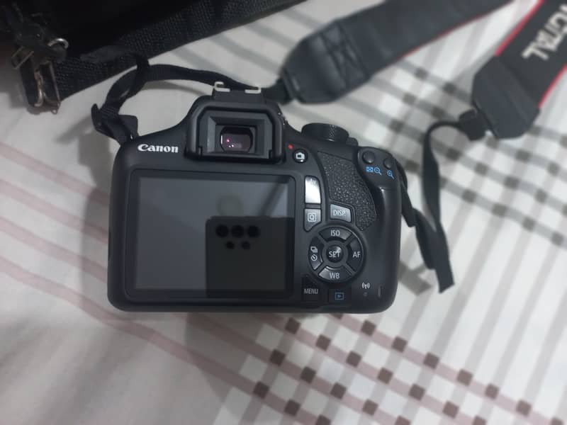 Canon EOS 1300D 2