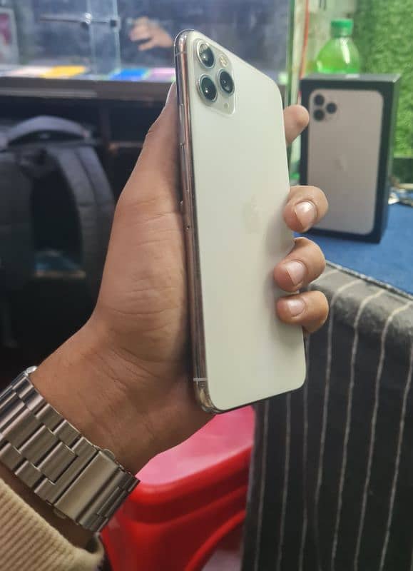 iphone 11pro max Pta aproved 5