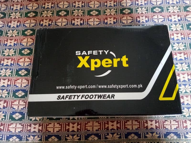 Safety Shoes Expert 4