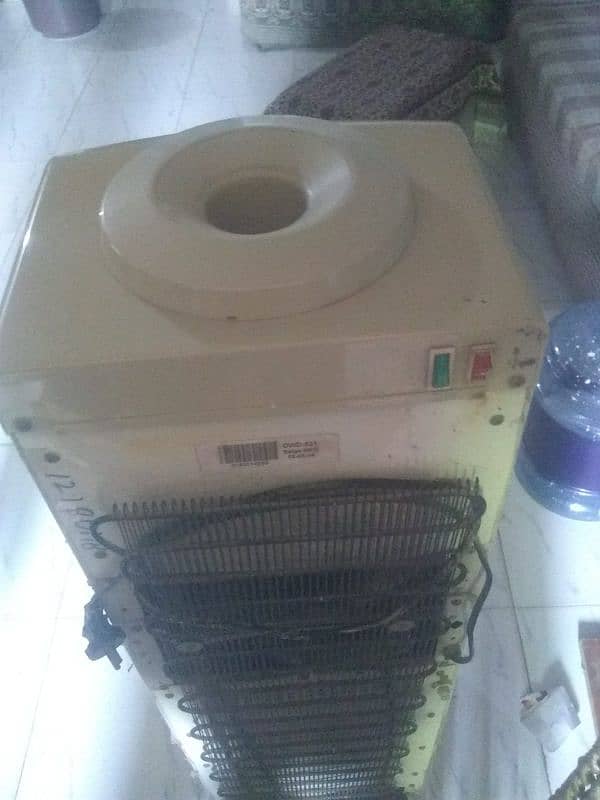 good condition water dispenser 3