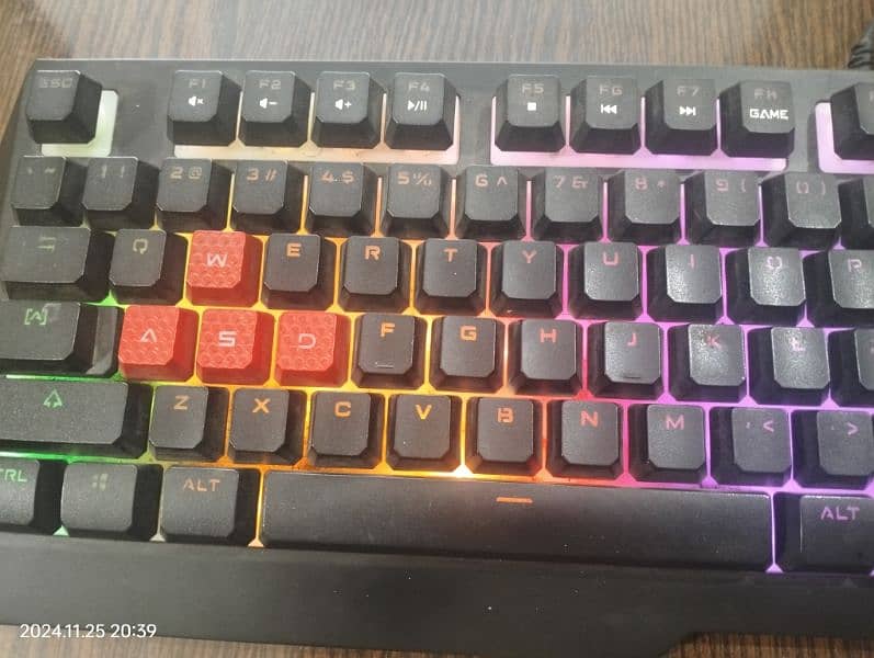 Bloody B1700 Gaming Keyboard 3